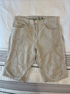 Men's Lightweight Beige Cargo Shorts with Utility Pockets